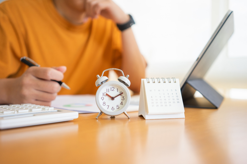 ¿Qué características deben de tener los softwares de control horario para garantizar una gestión eficiente del tiempo y productividad de los trabajadores?